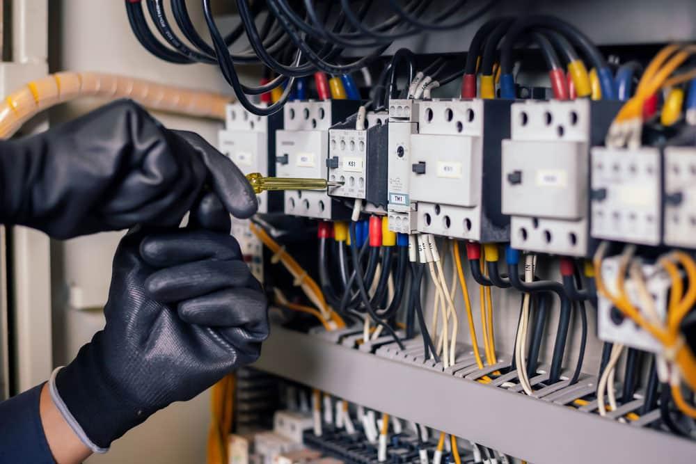 Elektriker Arendal og juridiske krav til elektriske installasjoner